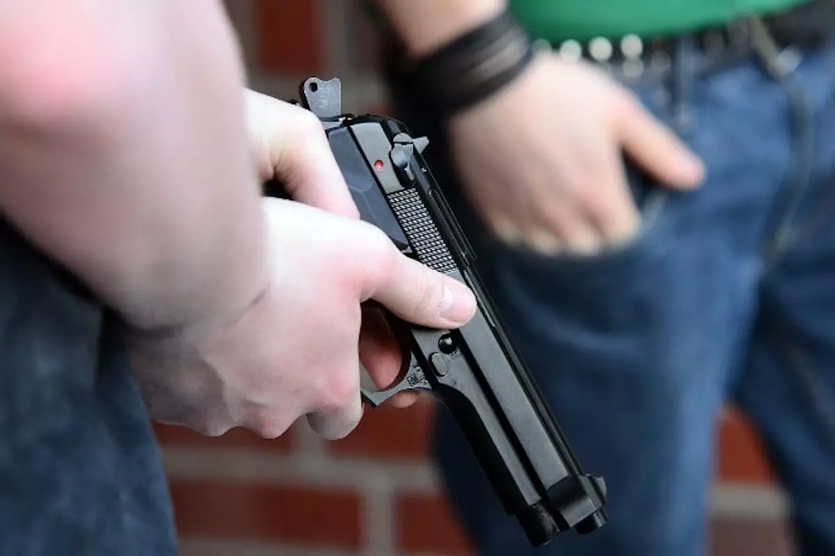 Старшеклассник выстрелил из пистолета в школе Петропавловска