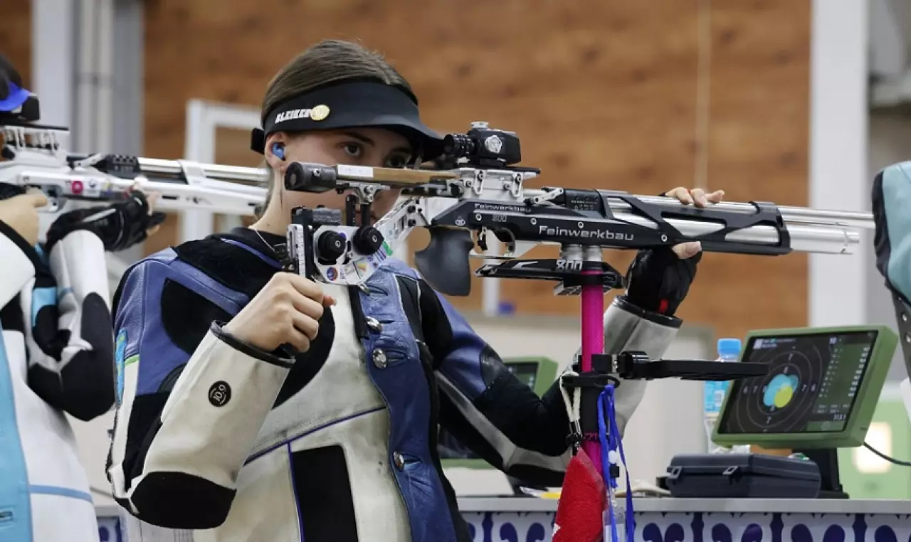 Казахстанка с рекордом мира выиграла ЧА по пулевой стрельбе