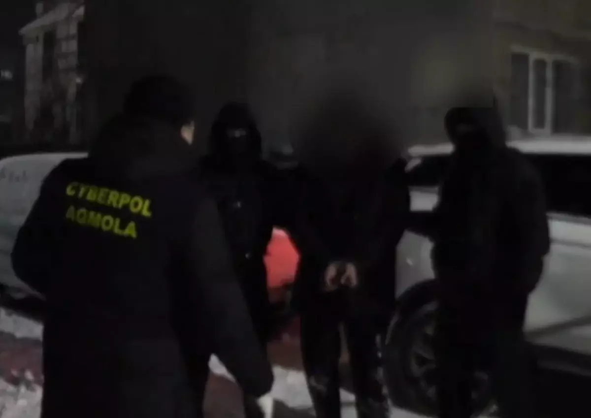 Работал на мошенников: 24-летнего дроповода задержали в Уральске (ВИДЕО)