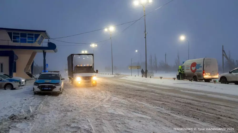 Еще в нескольких областях закрыты участки дорог: ограничен выезд из Астаны