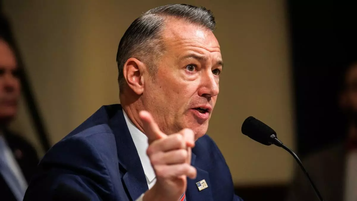 Демократический законодатель сравнил агентов ICE с нацистами и гестапо на жарких слушаниях в Палате представителей по вопросам правоприменения.