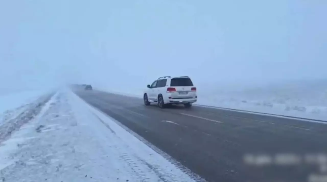 Астанада жел ұйытқып, қар борап тұр