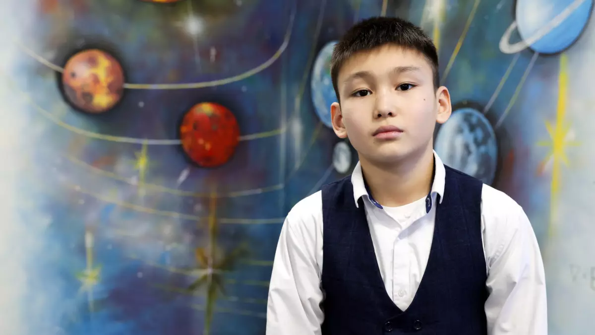 Школьник из Астаны изобрел ИИ-систему против  буллинга в "слепых зонах" школ