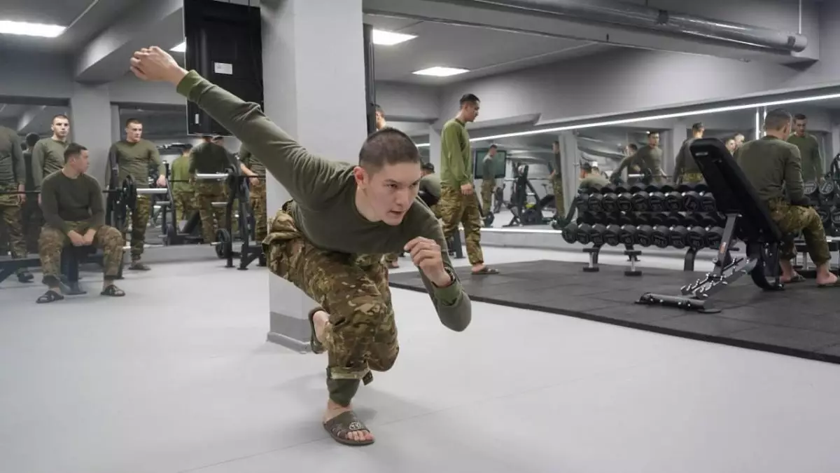 Призер чемпионата мира по конькобежному спорту проходит срочную службу в Алматы