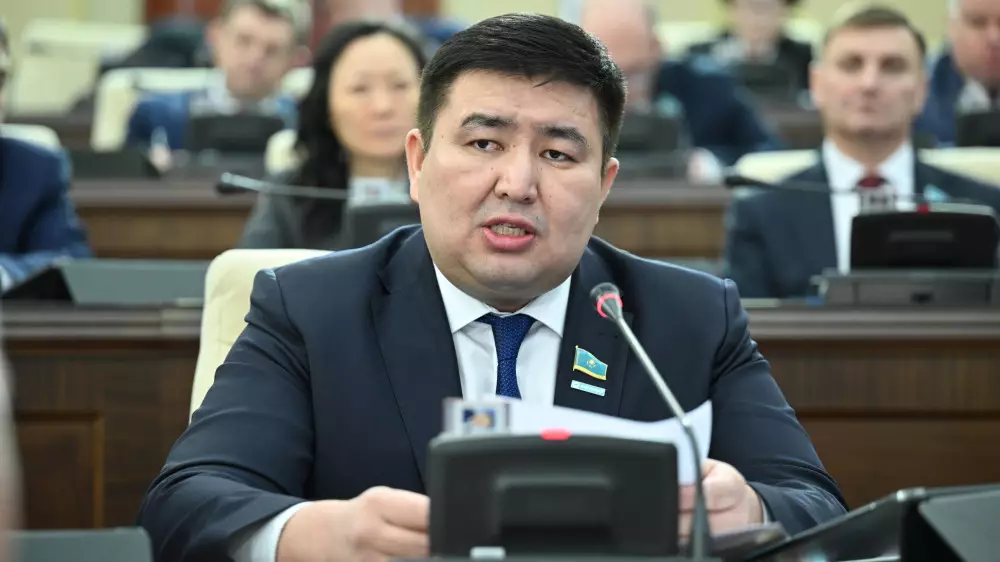 Депутаты досрочно прекратили полномочия Елнура Бейсенбаева