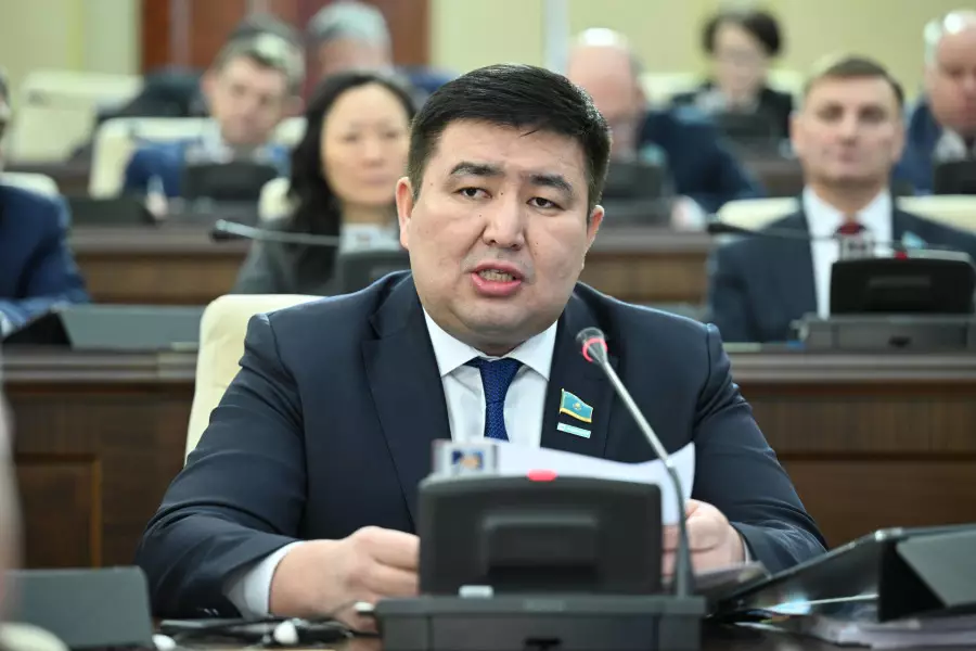 Елнұр Бейсенбаевтың депутаттық өкілеттігі тоқтатылды