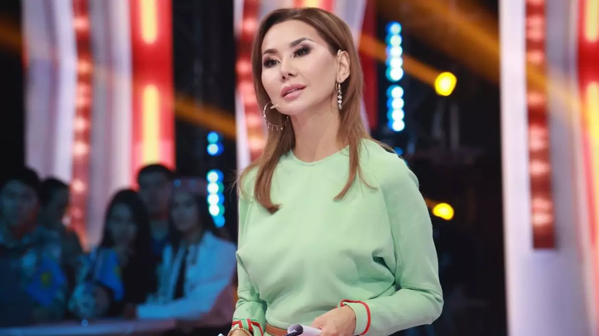 Динара Сәтжан "Президент шенеуніктерді мазақ етті" деген жазбасымен күлкіге қалып, қызу талқыға түсті