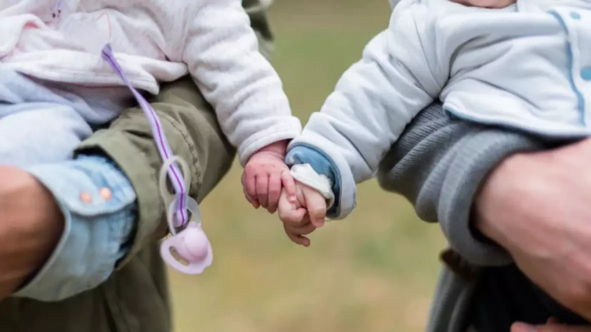 «Жылына бір-екі бала  шетел асуы мүмкін»:  елімізде  жетімді бауырына басу процесі қандай?