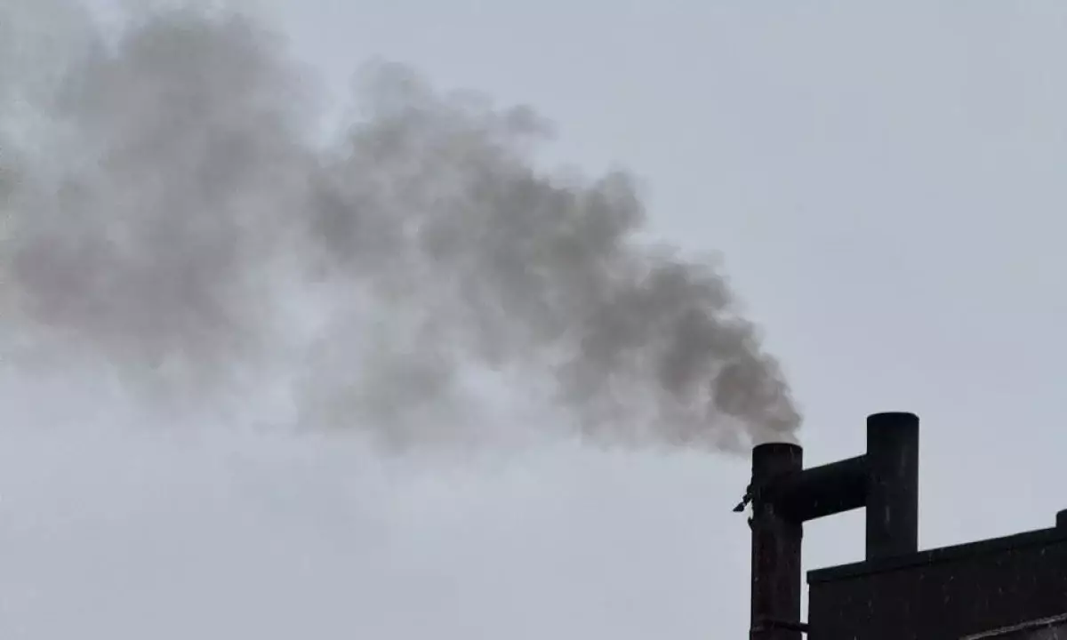 Алматыда газ жүргізілген аудандарда қатты отынды пайдалануға тыйым салынады