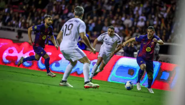 "Реал" обыграл "Барселону" в матче легенд: кто забил и сыграл?