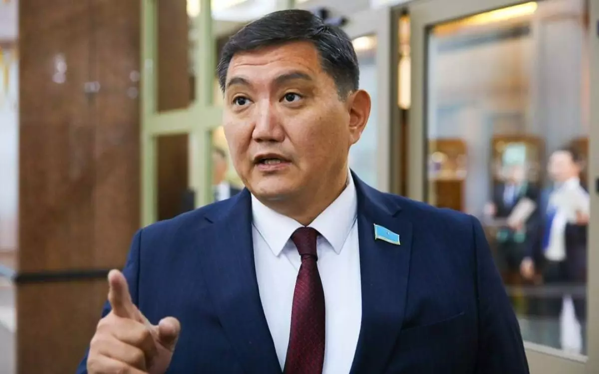 «Халыққа өтірік айтуды доғару керек»: Депутат шенеуніктерді ашық сынға алды