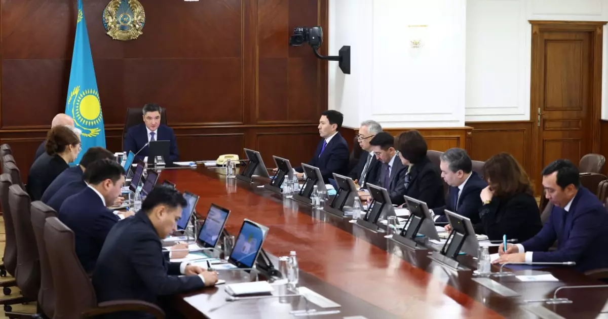   Олжас Бектенов Үкіметтің кеңейтілген отырысында Президент берген тапсырмаларды жүзеге асыру жөнінде кеңес өткізді   