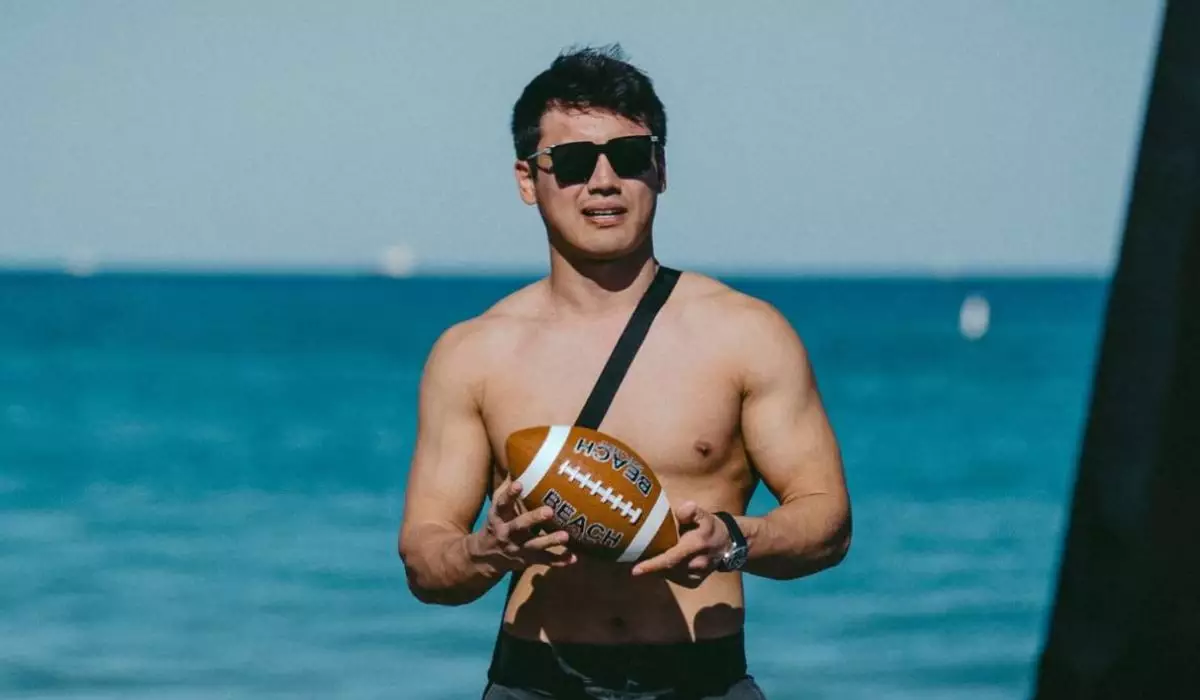 Америкаға кеткен Еркебұлан Тоқтар елге қайта оралды