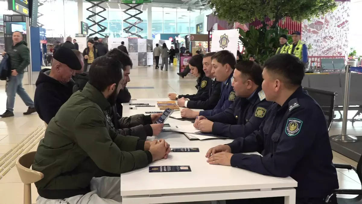 Құқықтық дәріхана: Алматының халықаралық әуежайында түсіндіру акциясы өтіп жатыр