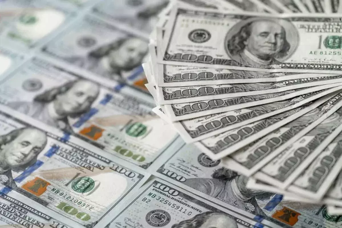 Медленно в бездну: что происходит с долларом в Казахстане