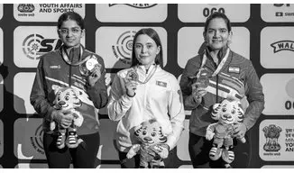 Казахстан взял золото, а Индия дважды отличилась в женской стрельбе из винтовки с трех позиций на 50 метров.