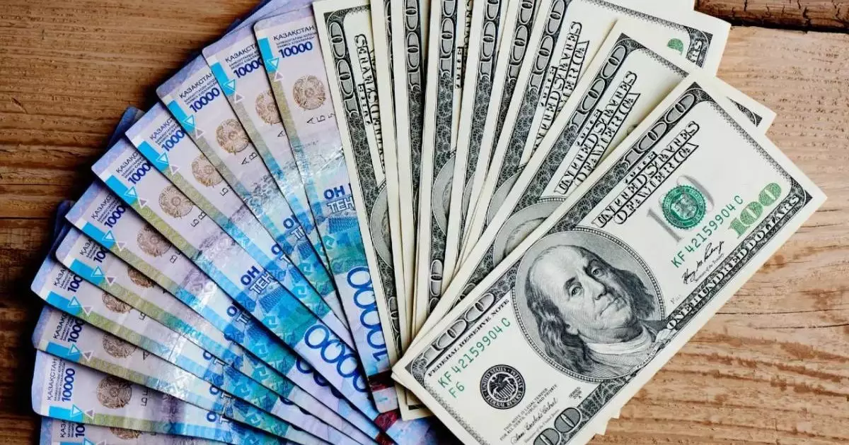  Доллар опустился ниже 490 тенге 
