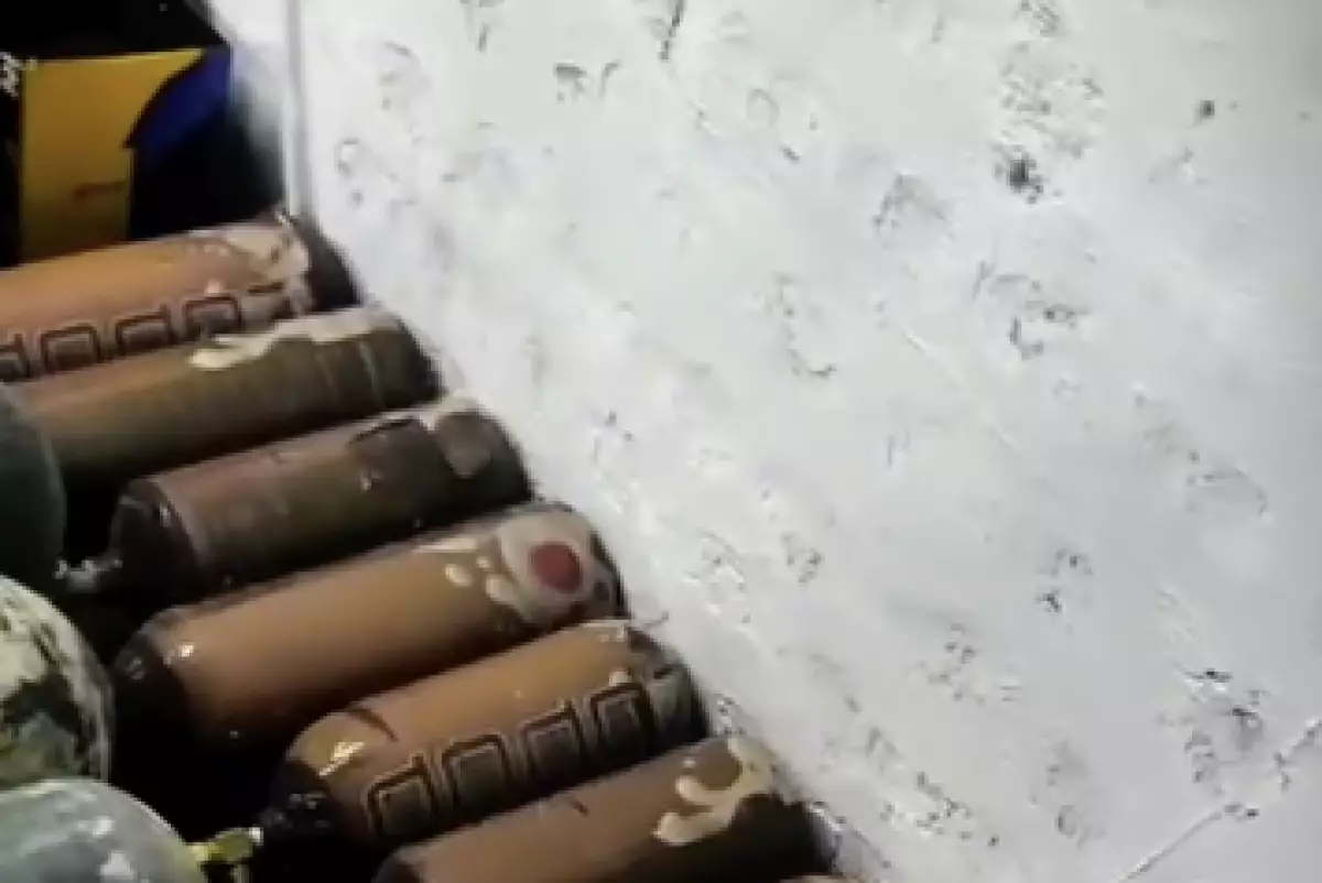 Тысячу баллонов "веселящего" газа привезли из России в Казахстан (ВИДЕО)