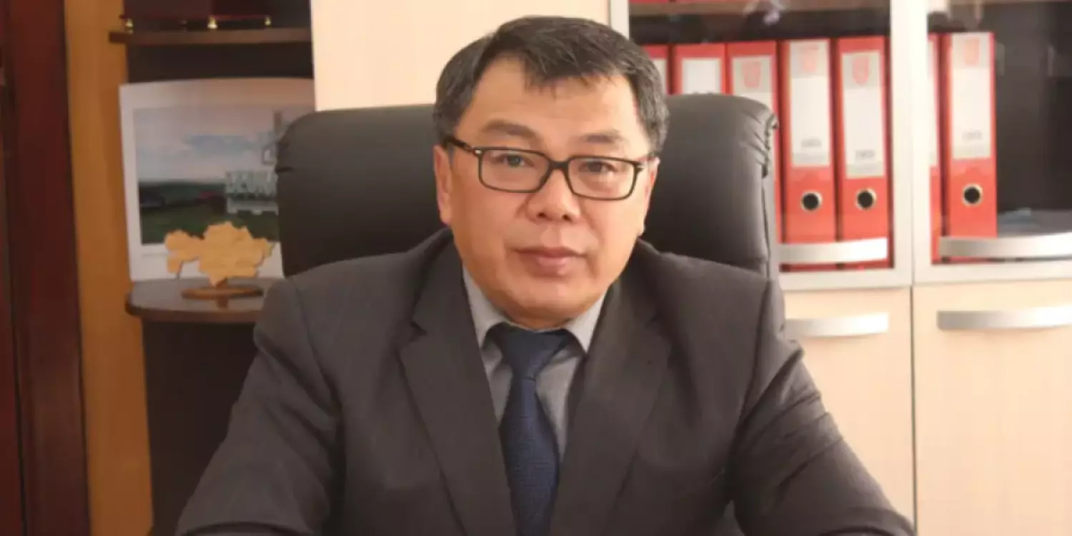 Пара алғаны үшін сотталған экс-әкім атағынан айырылды