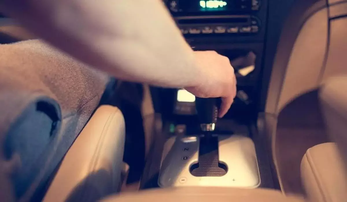 За долги по алиментам казахстанцу заблокировали водительские права