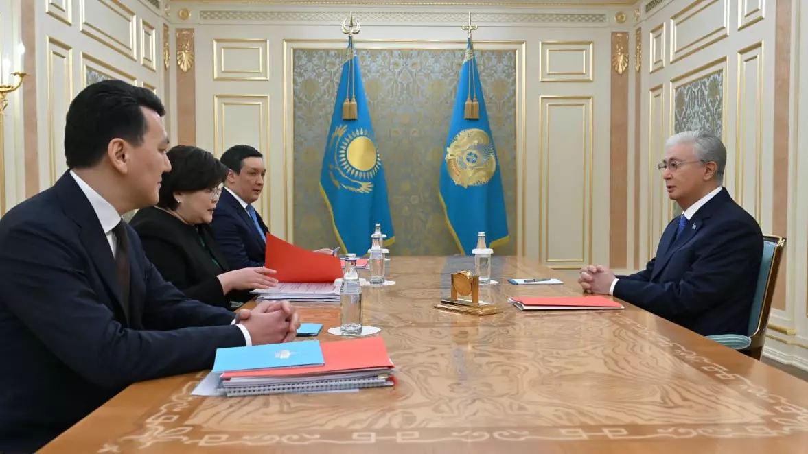 Конституциялық комиссия Тоқаевқа жаңа Конституцияның қорытынды жобасын ұсынды