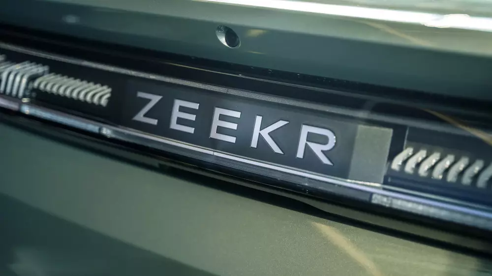 Zeekr массово отзывает авто из-за проблем с батареей: что стоит знать казахстанцам