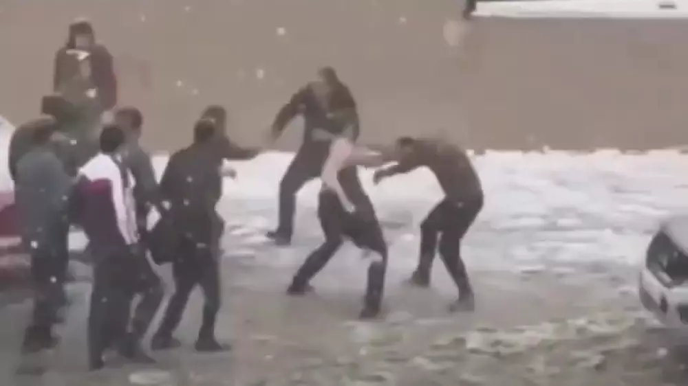 Дорожный конфликт перерос в массовую драку в Шымкенте