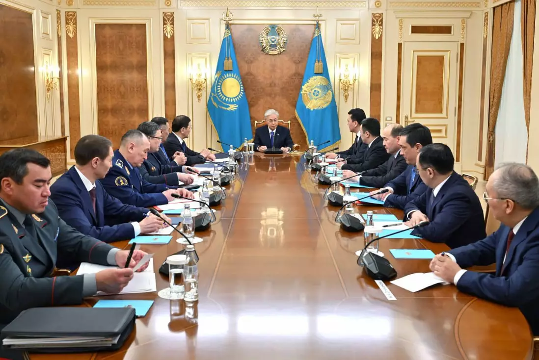 Токаев провел совещание по защите прав граждан и безопасности страны