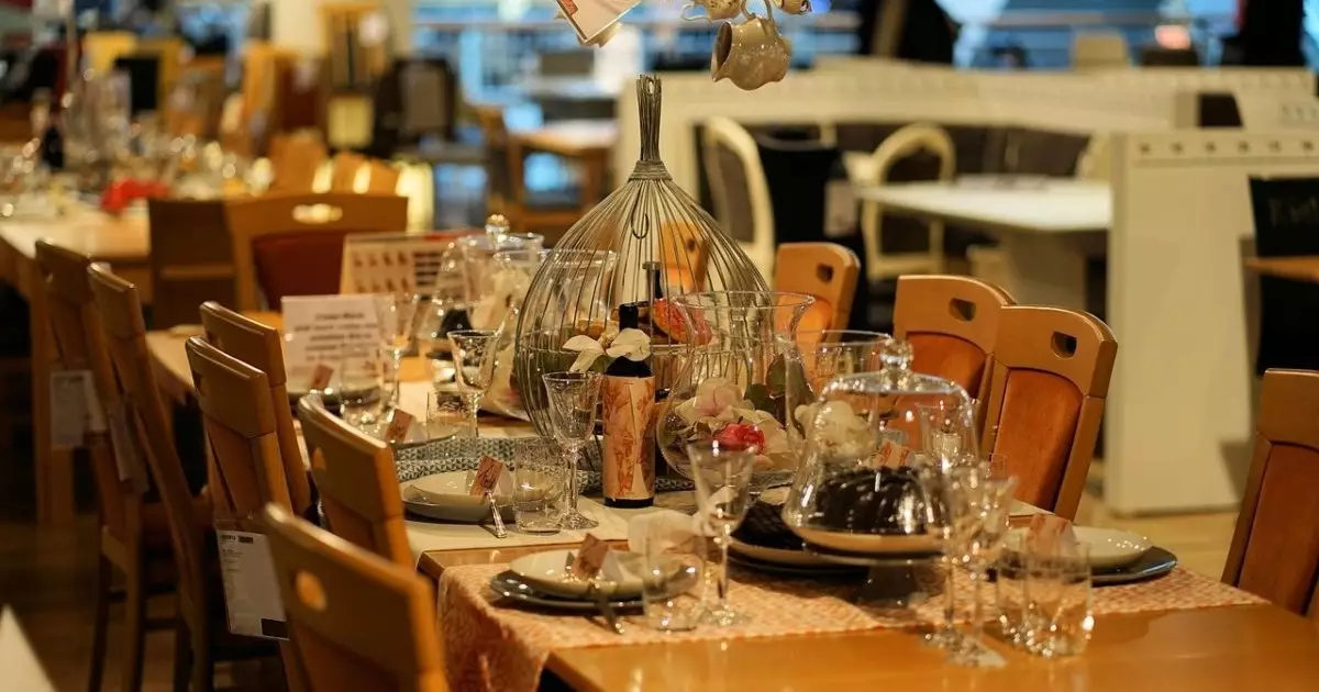  `Шақырылмаған қонақтар`: Алматыда бөтен адамдар ұзату тойына кіріп, ішіп-жеп, билеп кеткен (ФОТО) 