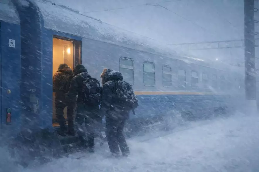 Қолайсыз ауа райы: ҚТЖ пойыздарымен 400 жолаушы тасымалданды