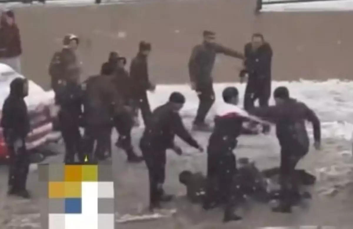 Шымкентте жол үстіндегі жанжал жаппай төбелеске ұласты (видео)