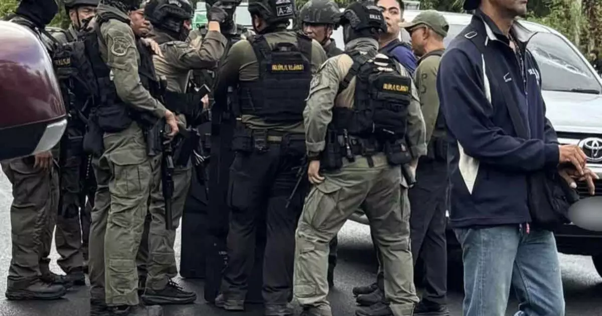  Таиландта мектепте оқ атқан белгісіз адам 300-ден астам адамды кепілге алды 