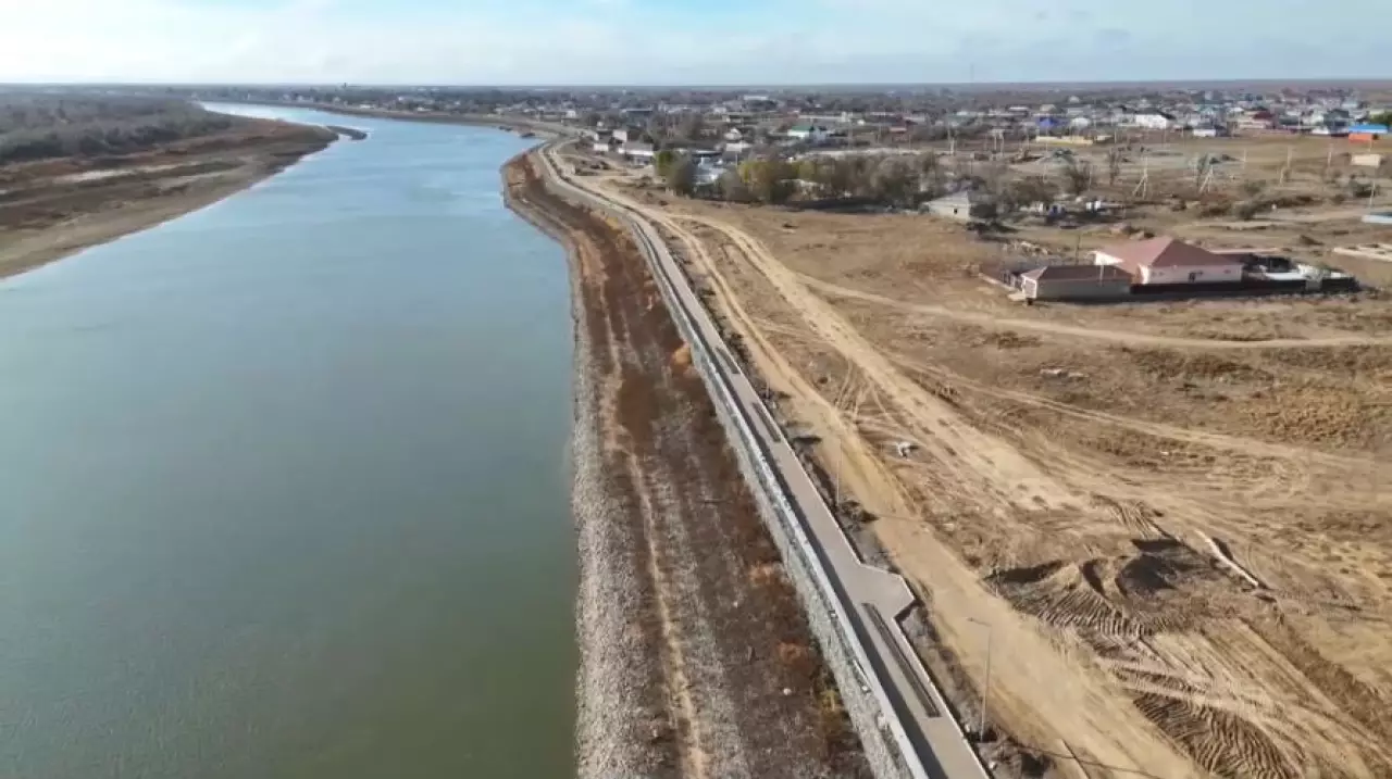 В Атырауской области приступили к строительству противопаводковой дамбы