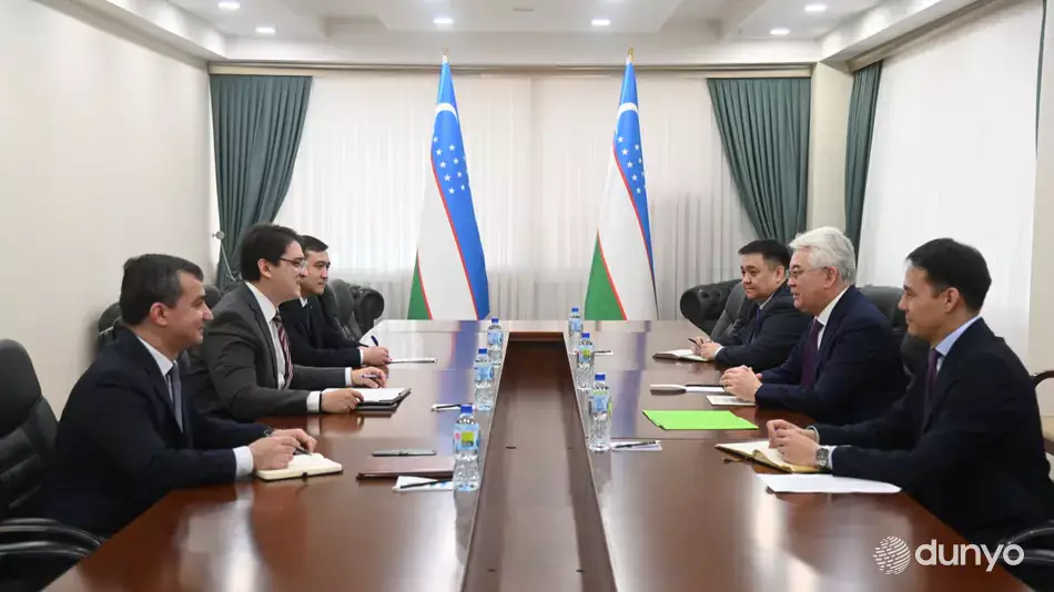 Заместитель министра иностранных дел Узбекистана провел встречу с послом Казахстана.