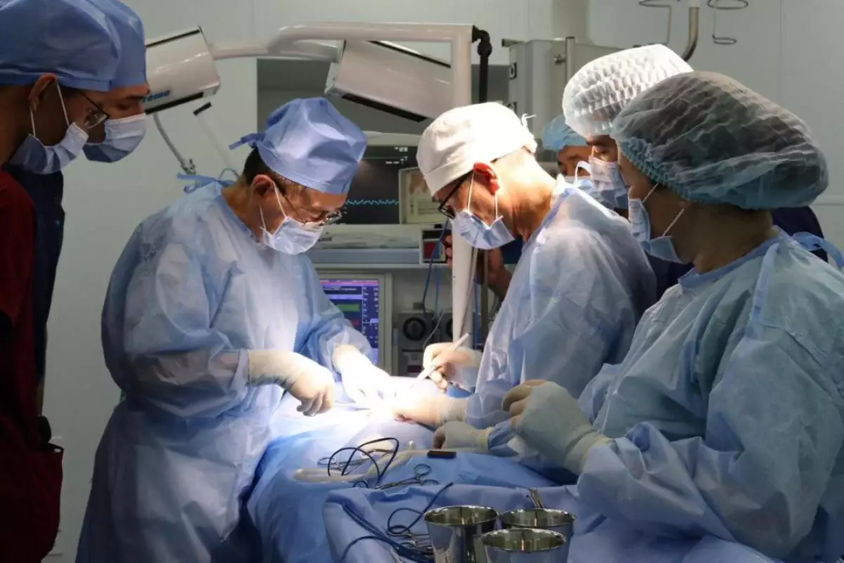 Опасные шарики: в Алматы хирурги извлекли из ребёнка 31 магнит