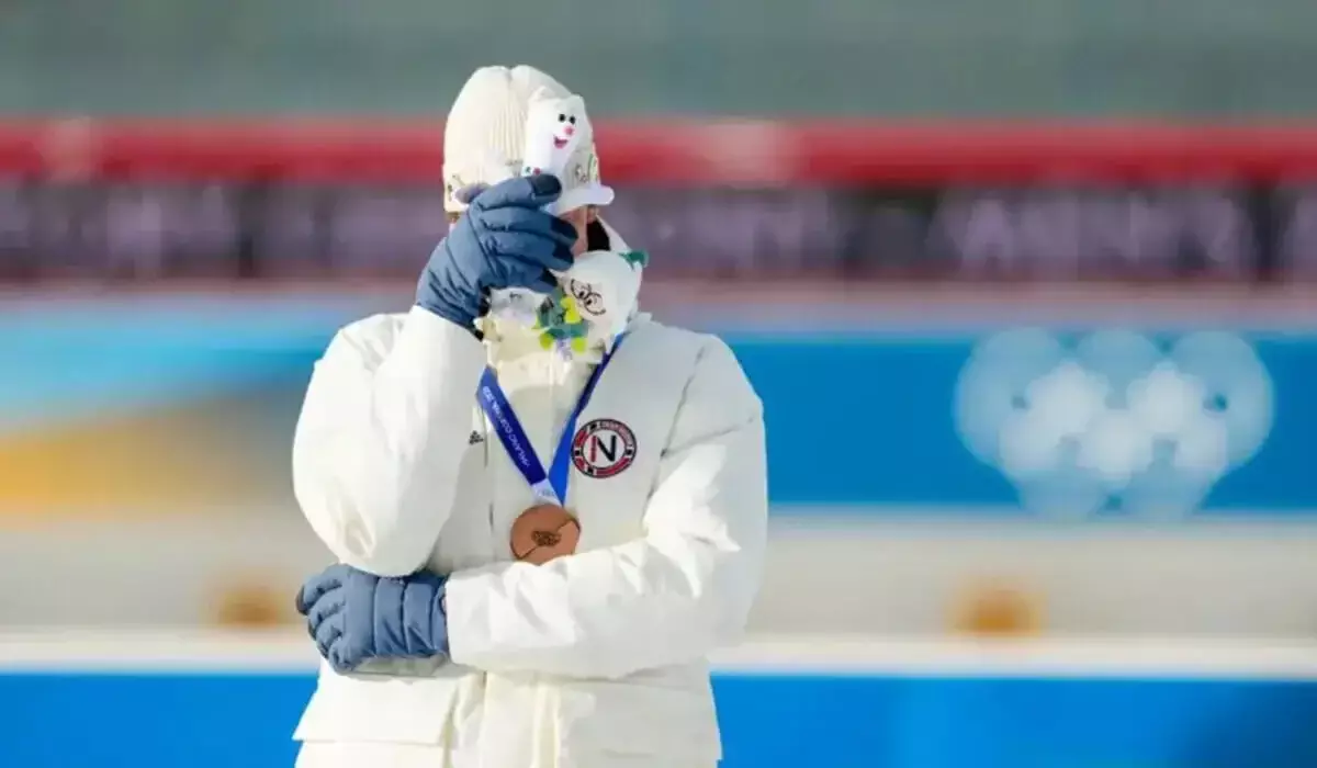 Олимпиадада медаль ұтып алған спортшы сүйіктісінің көзіне шөп салғанын бүкіл әлемге жайып салды