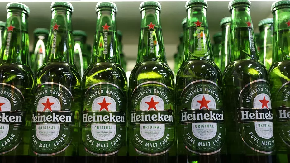Heineken сократит до 6000 рабочих мест по всему миру и снизит прогноз роста прибыли на фоне трудностей в отрасли.