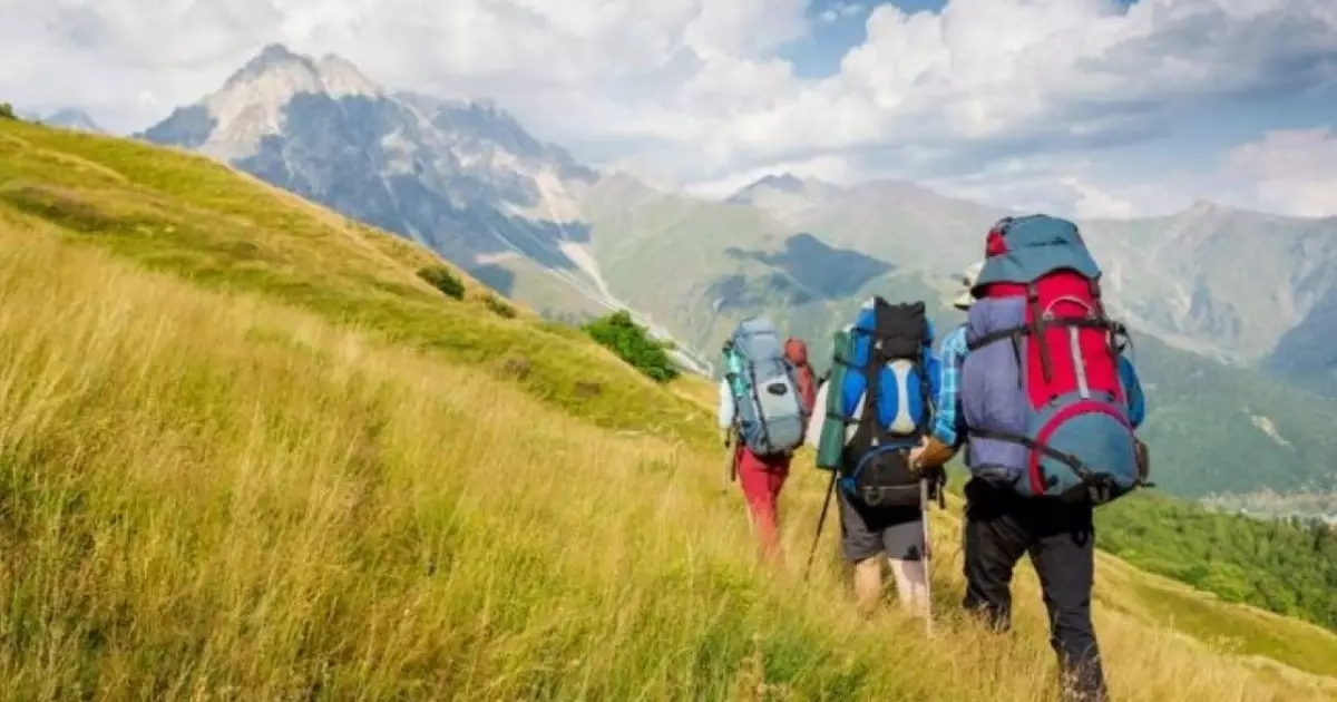   Турист келді дегенше, табыс келді десеңші   