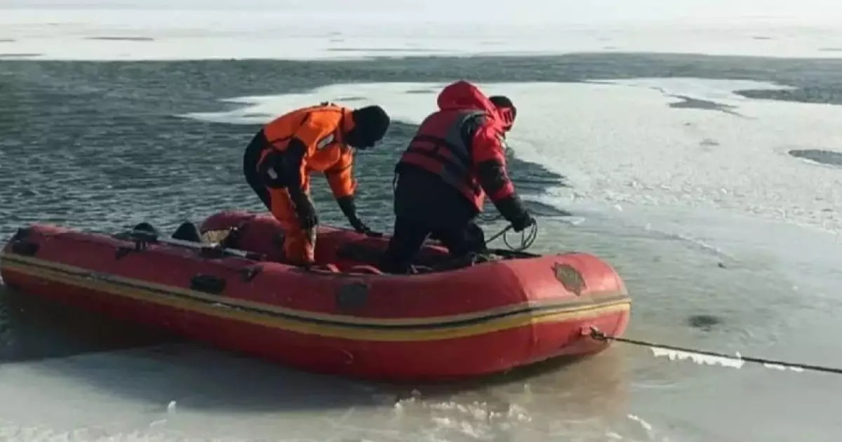  Қарағанды облысында балық аулауға шыққандардың көлігі мұз астына түсіп кетті: біреуі қаза тапты 