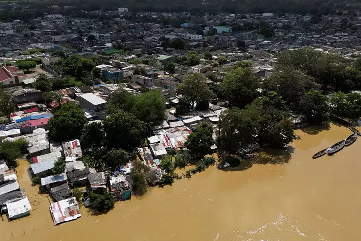 Наводнение в Колумбии: есть погибшие, 50 тысяч семей вынужденно покинули свои дома
