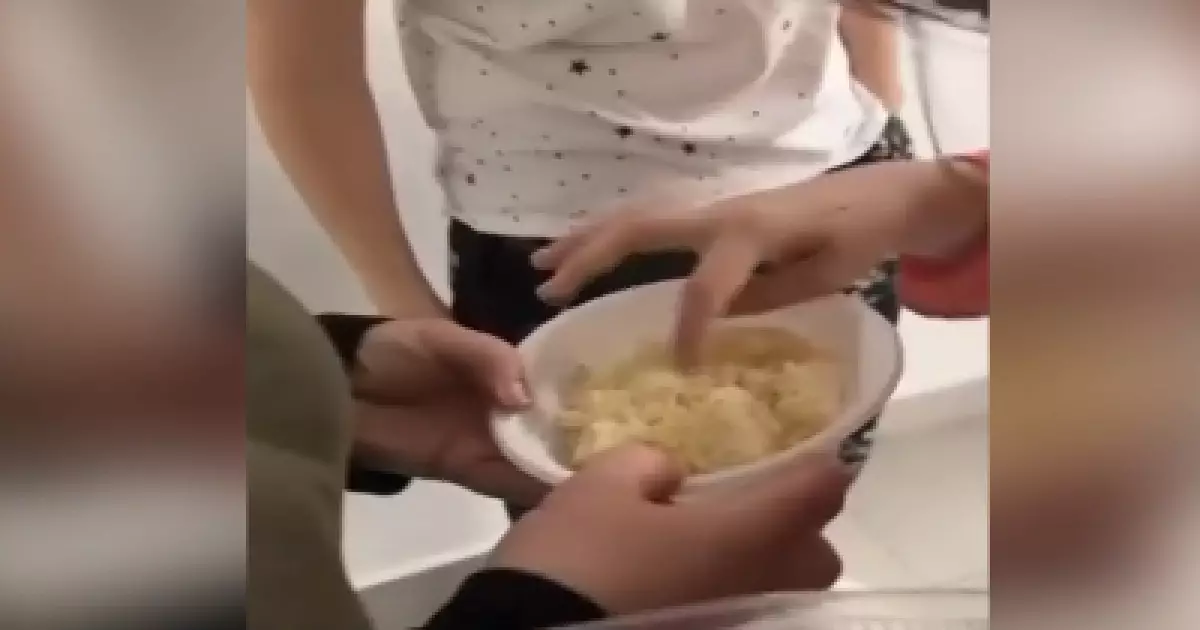  Қарағанды облысындағы ауруханада құрттап кеткен тамақ берілген 