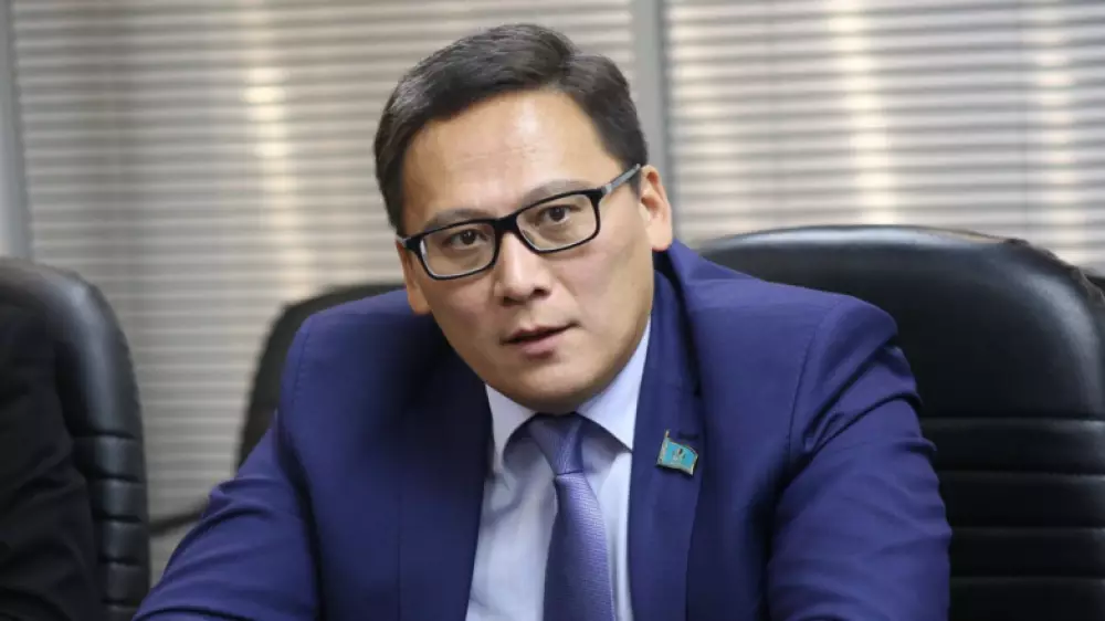 Сотталған экс-ректор сауда орталықтарының бірінен байқалған: ҚАЖК жауабы