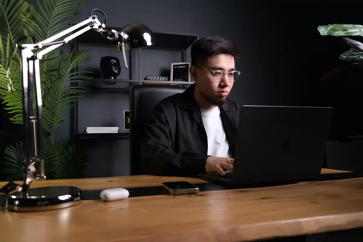 Жас белсенді референдумда жаңа Конституцияны қолдауға шақырды