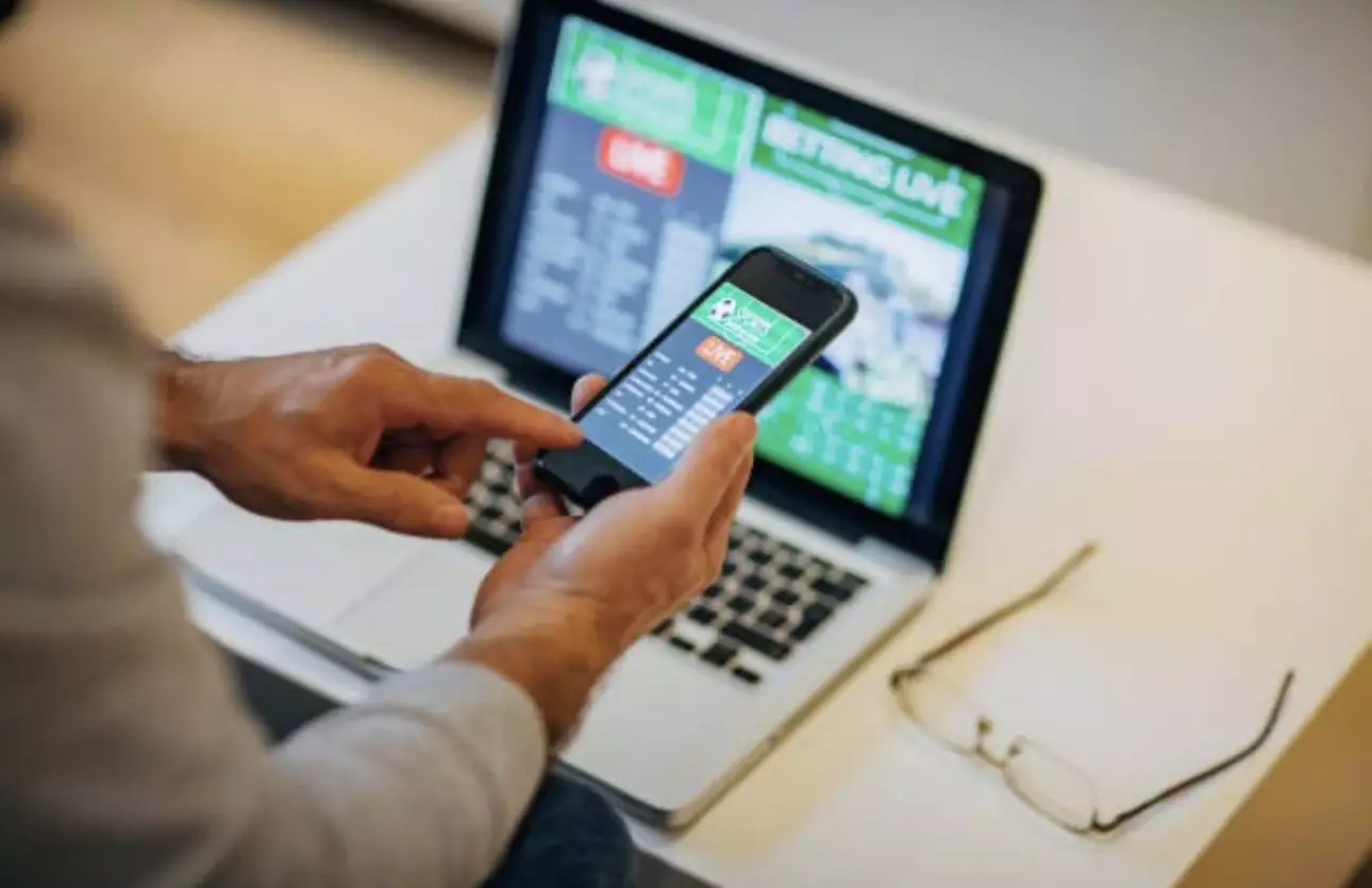 Похищено более 100 млн тенге: в ЗКО бухгалтер ставил бюджетные деньги на 1XBet