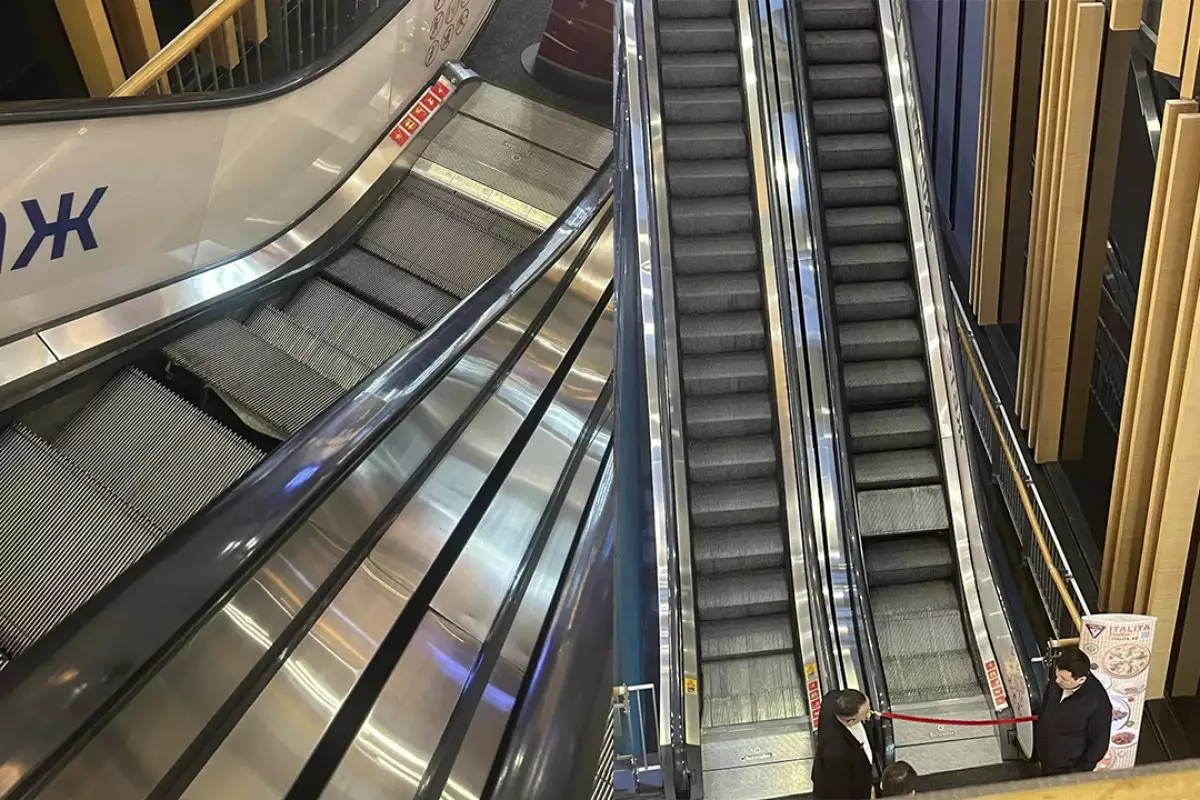 Эскалатор провалился перед астанчанкой в ТРЦ "Сарыарка"