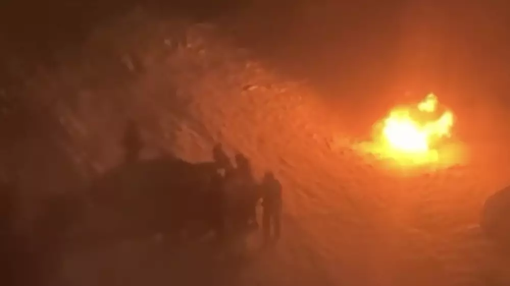 В Астане ночью вспыхнул легковой автомобиль: видео
