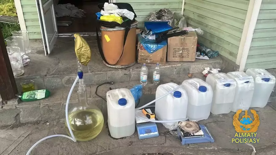 Алматыда ұйымдасқан қылмыстық топ мүшелері 16 жылға сотталды: басшылары халықаралық іздеуде