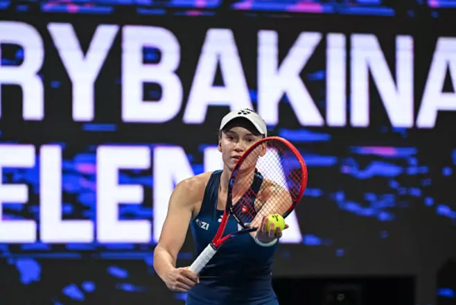 Елена Рыбакина обыграла олимпийскую чемпионку на турнире WTA-1000 в Дохе