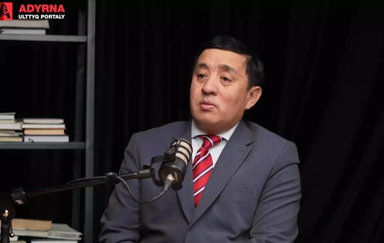 “Өлеңде тағдырын айтып кеткен”: Серікзат Дүйсенғазы 16 жасында өмірден озған ұлы туралы