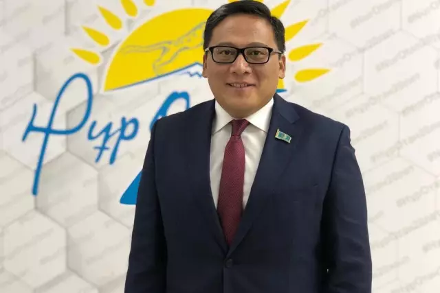 1,7 млрд теңге жымқырғаны үшін сотталған экс-ректор босатылды